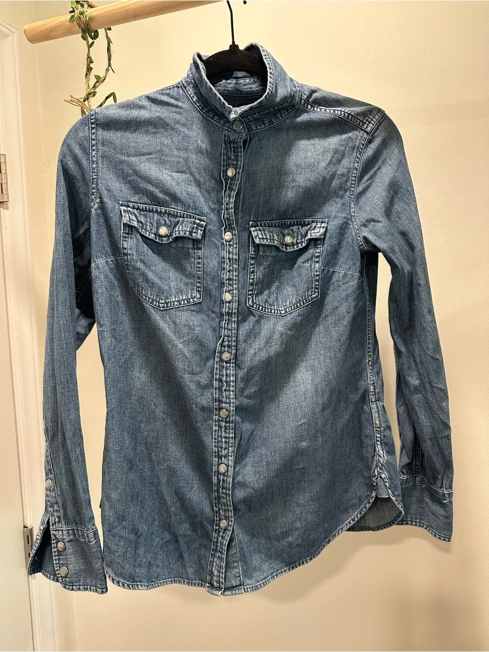 JCrew Womens 2 Medium Wash Denim Snap Front Western Shirt 100% Cotton